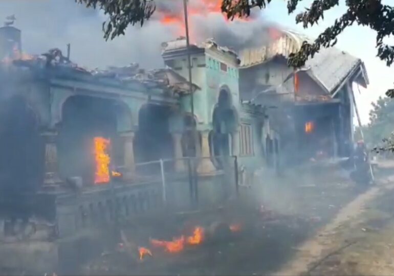 Patru gospodării au ars în Olt într-un incendiu izbucnit de la un televizor defect (Video)