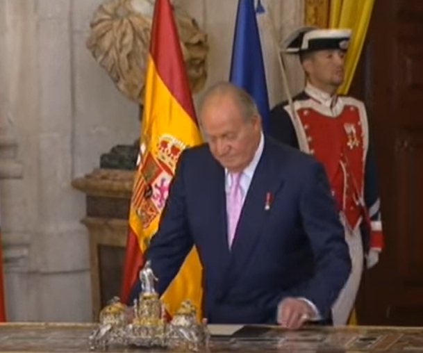 Presa spaniolă spune că fostul rege al țării a fost ajutat de prieteni să-şi achite imensa datorie la Fisc
