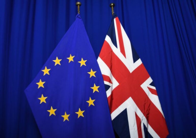 Negocierile unui acord post-Brexit se reiau, într-un stadiu critic, la Londra