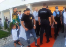 O nuntă cu peste 100 de invitați a fost întreruptă de polițiști, la Buzău. S-au dat amenzi usturătoare (Video)