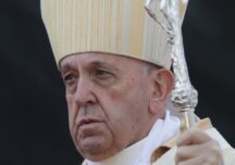 Papa Francisc spune că avem nevoie mai mult ca oricând de fraternitate și a criticat ”naţionalismul vaccinurilor”
