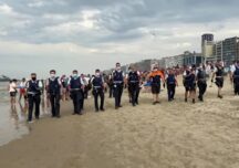 Mai multe stațiuni din Belgia au interzis ”turiștii de o zi”, după o bataie generală pe plajă din cauza măștilor de protecție (Video)