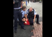 Un băiat din Germania a fost imobilizat de poliţie cu genunchiul pe gât, ca George Floyd