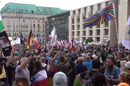 Manifestație de amploare la Berlin: Mii de nemți au ieșit în stradă împotriva restricțiilor Covid (Galerie video)