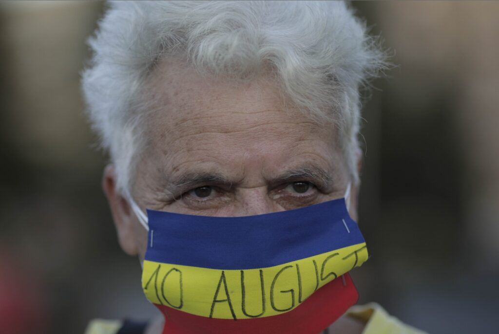 protest-piata-victoriei-2-ani-10-august-masca-tric
