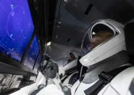 Capsula SpaceX cu doi astronauţi la bord a revenit pe Pământ