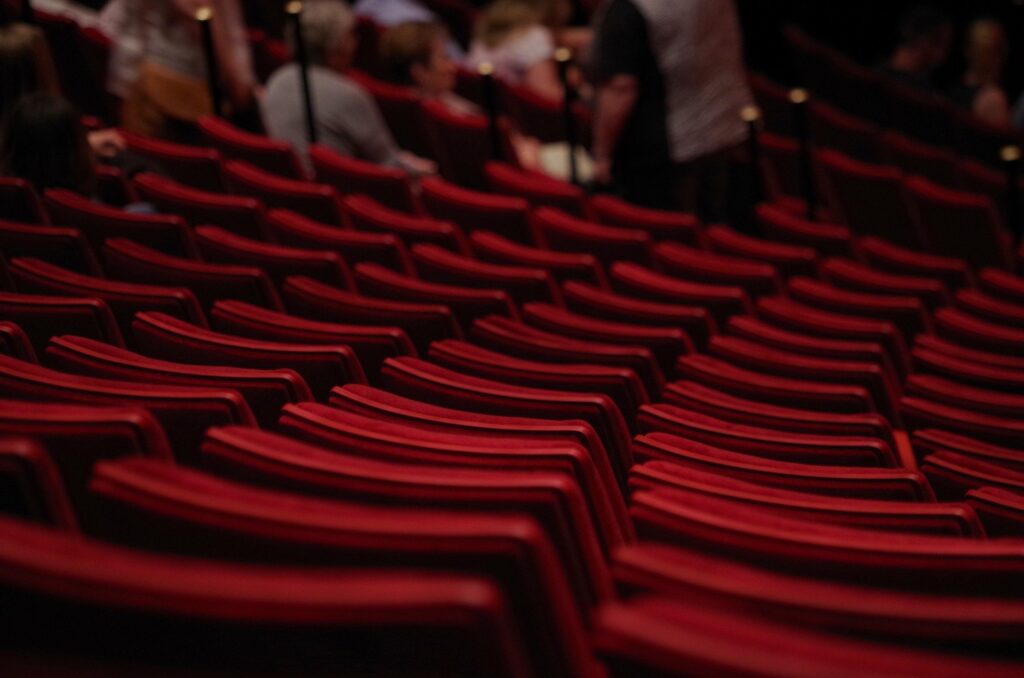 Medicii din Cluj prescriu cultură pe rețetă. Pacienții sunt trimiși la teatru și muzeu pentru reducerea anxietății