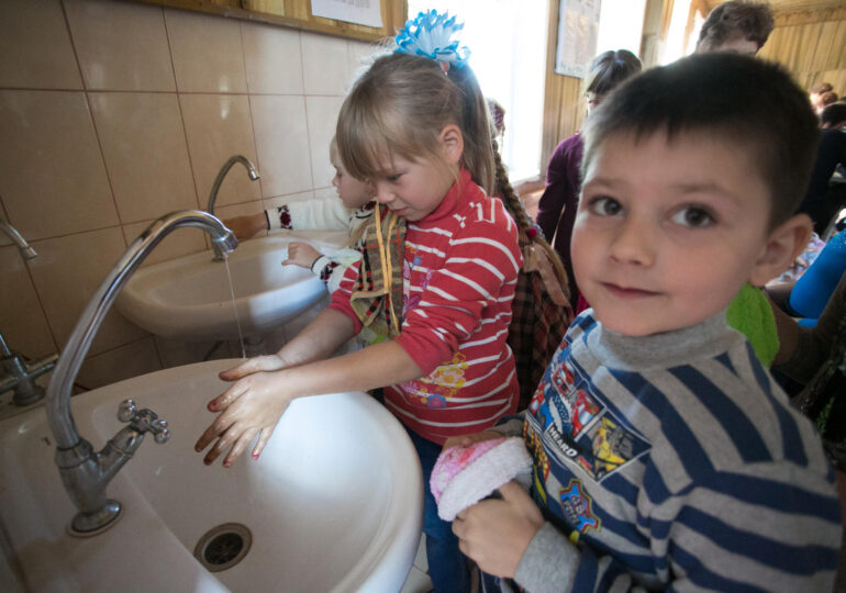 1 din 4 școli din România nu are dotări minime pentru spălarea pe mâini