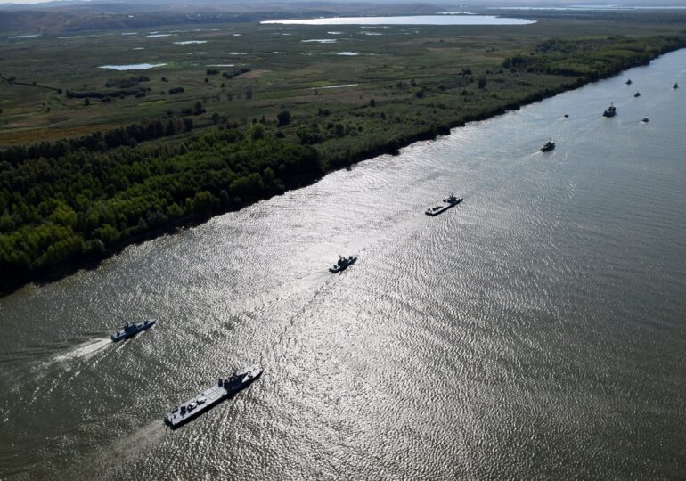 Câteva sute de militari români şi ucrainieni se antrenează pe Dunăre, între Tulcea şi Izmail