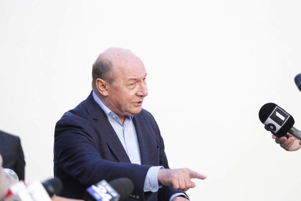 Ezitările PSD și „demisiile de probă” ale lui Bolojan amplifică instabilitatea României. Ce spune Băsescu despre Guvern