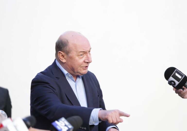 Băsescu nu caută alianţe la parlamentare: Nu o să mergem cu căciula în mână la nimeni, nici la PNL, nici la USR