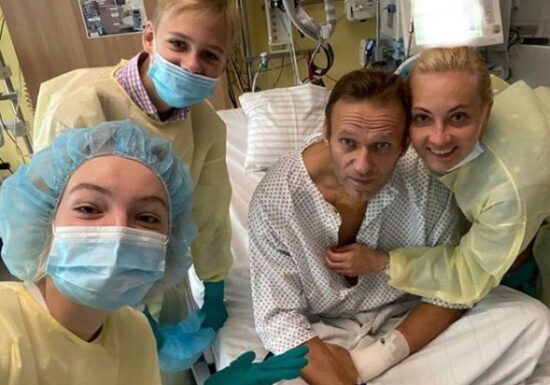 Aleksei Navalnîi a transmis primul mesaj de pe patul de spital. Ce spune după ce a supraviețuit otrăvirii