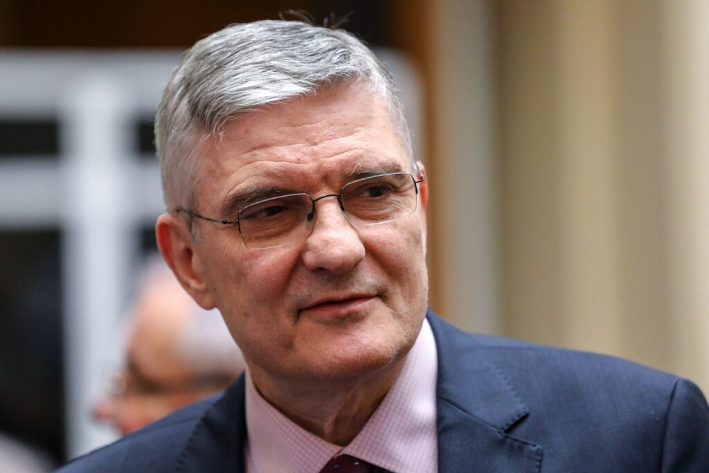 „Deficitul e ca o cangrenă”: Dăianu cere creșterea veniturilor, inclusiv prin taxe