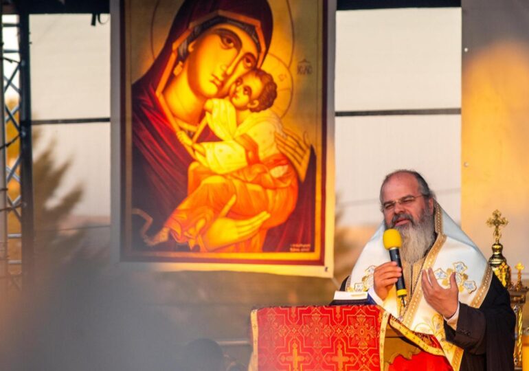 Episcopul Huşilor, Ignatie, a fost diagnosticat cu COVID-19. Luni după amiaza a oficiat o slujbă