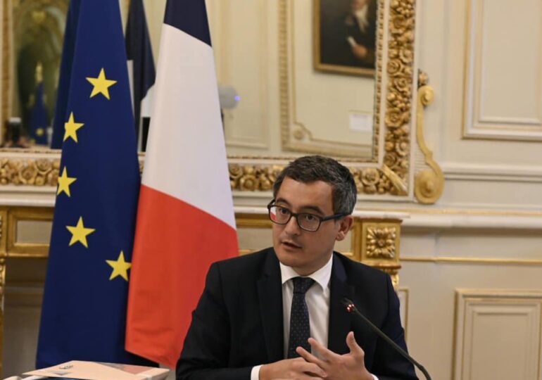Atacul de la Paris e clar un act de terorism, spune ministrul de Interne –UPDATE Şapte suspecți au fost arestați