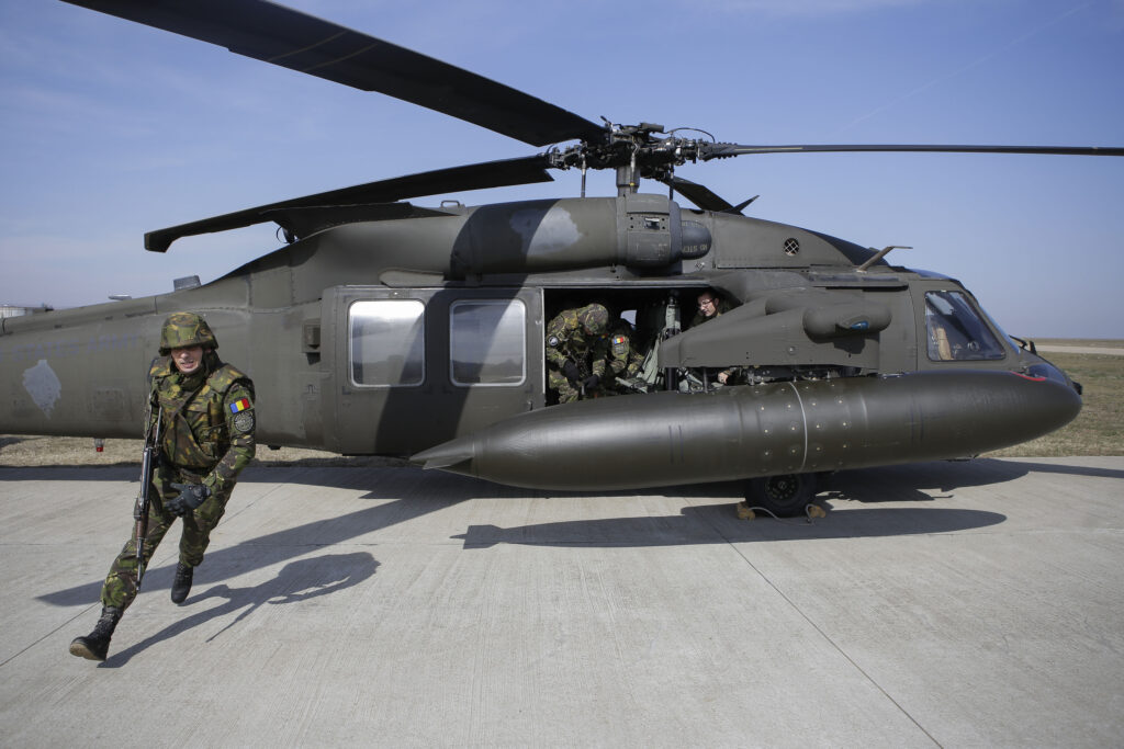Exercițiul „Blue Guardians” în Suceava: intervenție spectaculoasă cu un elicopter Black Hawk și trupe speciale din trei țări