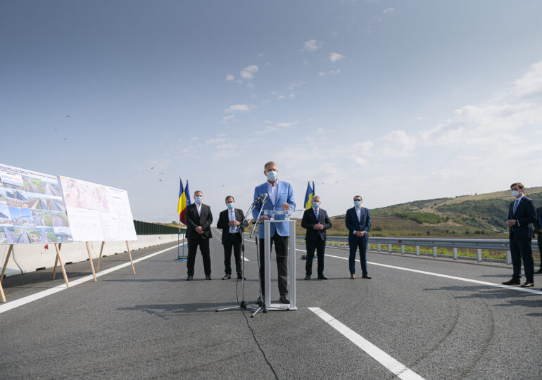 S-a deschis circulaţia pe tronsonul Iernut-Cheţani, parte din Autostrada Transilvania. Iohannis: E evident că infrastructura din România a rămas mult în urmă