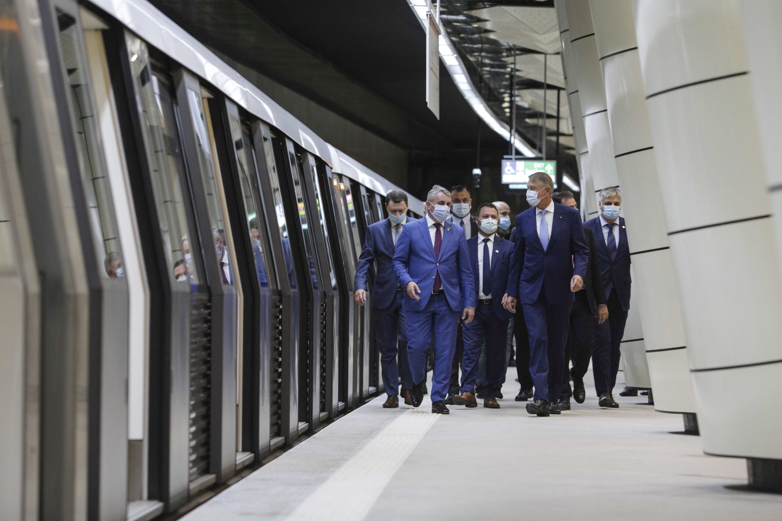 După O Așteptare De Aproape 9 Ani Metroul Drumul Taberei A Fost Inaugurat Cu Mare Fast Primul S A Plimbat Iohannis Restul Călătorilor Au Acces Gratuit Azi Foto Spotmedia Ro