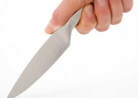 Un profesor şi un elev minor au fost răniţi într-un atac cu cuţitul la un liceu din Suedia