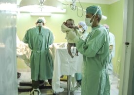 Accesul taților va fi permis în spitale la nașterea copilului