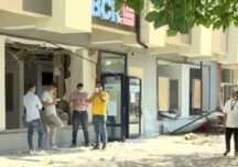 Două bancomate de la parterul unui bloc din Otopeni au fost aruncate în aer. UPDATE: Nu s-a furat nimic, dar totul e distrus