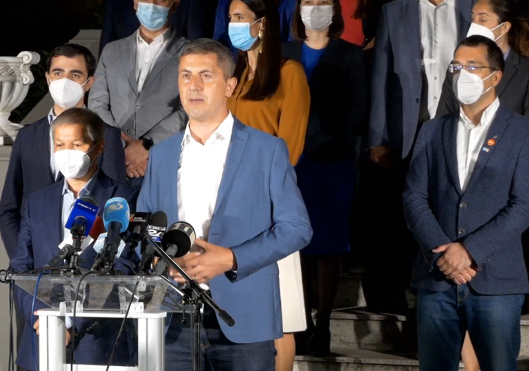 Barna: Forţa care luptă cu PSD-ismul este USR-PLUS /  Cioloş: Aveţi în faţă o nouă forţă politică a României
