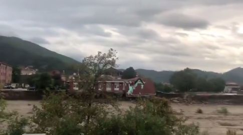Ciclonul Ianos face ravagii în Grecia: Doi oameni au murit, cel puţin o persoană este dată dispărută și numeroase case au fost devastate (Video)