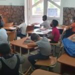 Ministrul Educației spune cum va fi la școală: Elevii vor sta câte 2 în bancă, fără panouri de plexiglas. Dacă nu poartă mască, nu sunt primiți și profesorii vor fi sancționați