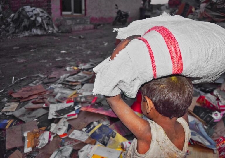 Efectele pandemiei și ale măsurilor de izolare: Numărul copiilor care trăiesc în sărăcie a crescut cu 150 de milioane