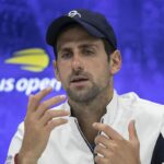 Novak Djokovic, lovit în cap cu o sticlă în timp ce dădea autografe după calificarea în turul 3 la Roma Video