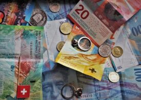 Dolarul, aurul şi francul elveţian, la maxime istorice