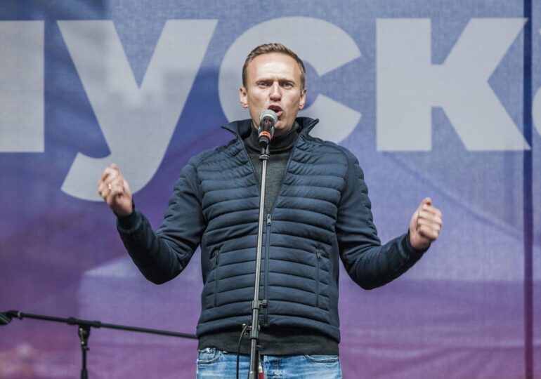 Laboratoare din Franţa şi Suedia confirmă otrăvirea lui Navalnîi cu noviciok. Macron l-a sunat pe Putin