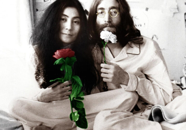 Asasinul lui John Lennon i-a cerut iertare lui Yoko Ono, după 40 de ani