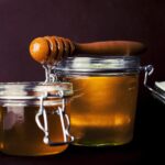 Câtă miere trebuie să mănânci în fiecare zi ca să-ți reduci glicemia și colesterolul (studiu)