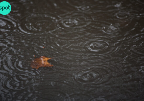 Cod portocaliu şi galben de ploi pentru mai mult de jumătate din ţară. Furtună şi la Bucureşti