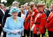 Familia regală britanică se așteaptă la scăderi de venituri de 15 milioane de lire din cauza COVID-19. Deja a îngheţat salariile