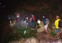 Șapte copii, coborâți noaptea de salvamontiști de pe munte. Unul este bolnav