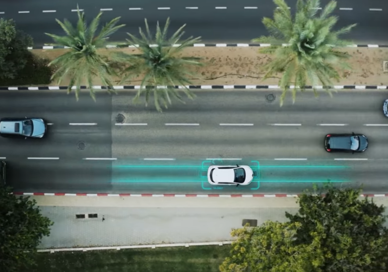 Primul oraș din lume cu drumuri „inteligente” care vor permite încărcarea mașinilor electrice în timpul mersului
