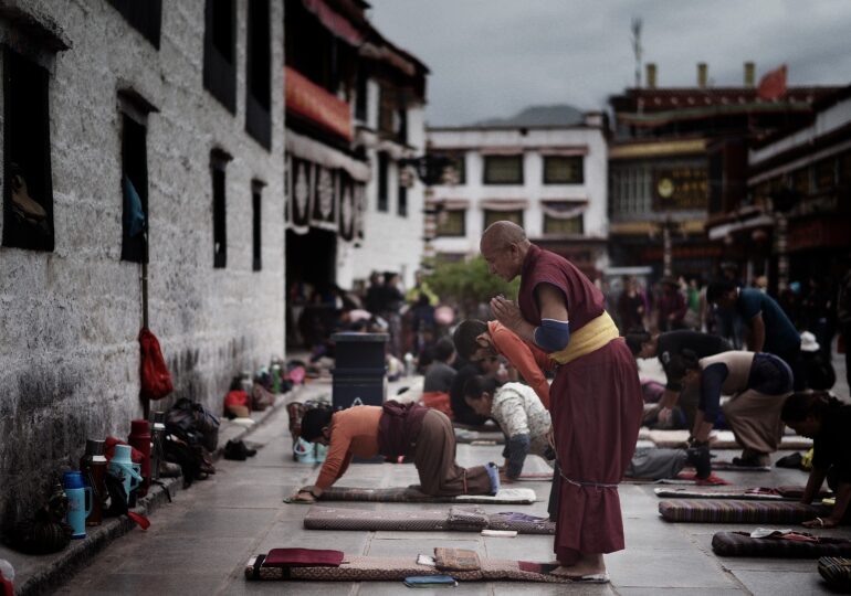 Reuters: China dezvoltă un program de muncă forţată în Tibet, care vizează zeci de mii de oameni