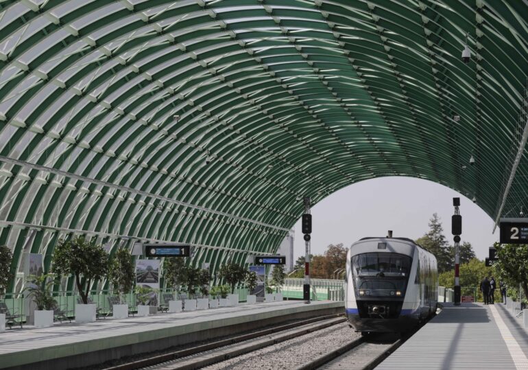 Trenurile către Aeroportul „Henri Coandă” nu vor circula o perioadă. Revine linia expres 780