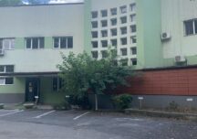Scandal la spitalul Marius Nasta: Rudele unui pacient mort de COVID-19 au vrut să intre pe geam la ATI