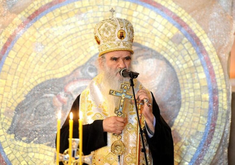 Mitropolitul Bisericii Ortodoxe Sârbe din Muntenegru are Covid. Refuza să poarte mască şi a numit un pelerinaj "vaccinul lui Dumnezeu"