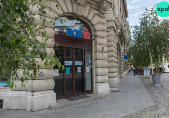 De la anxietate financiară la dialog și acțiune: Românii încep să vorbească despre bani și apelează la sfaturile specialiștilor