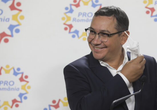 Ponta susţine amânarea alegerilor și propune ca parlamentarii să nu îşi mai primească salariile după ce le expiră mandatul