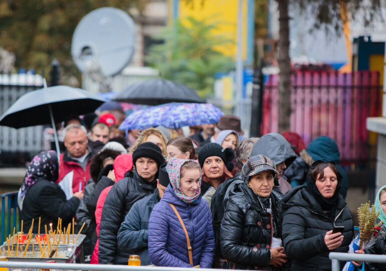 Guvernul a interzis din pix  pelerinajul la Sfânta  Parascheva, dar nu știe cum să evite buluceala din anii trecuți, din Iași. Ce trebuie să afle credincioșii