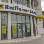 Raiffeisen Bank a obținut în instanță suspendarea ordinului ANPC referitor la ratele creditelor