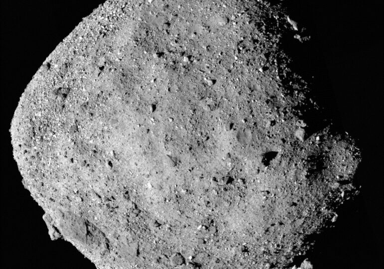 Din cauza unei scurgeri de particule, NASA a decis depozitarea imediată a mostrelor de pe asteroidul Bennu
