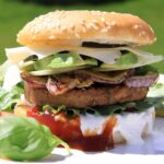 Parlamentul European a decis că produsele vegetale pot fi numite burger sau cârnați