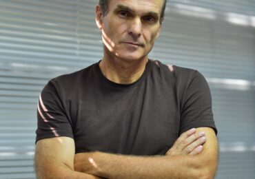 Reacția lui Cristian Tudor Popescu după ce fanii lui Călin Georgescu au aprins lumânări cu inițialele sale la Arestul Central
