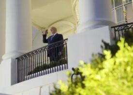 Trump a plecat din spital și a spus că reia curând campania. Ajuns la Casa Albă, și-a dat jos masca (Video)